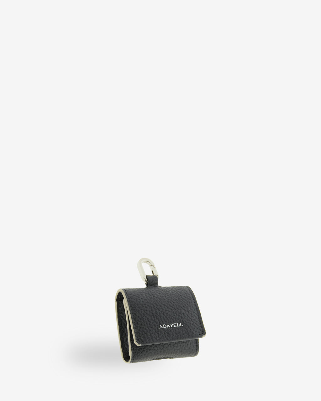 Funda para auriculares Nexo 8093 en color negro vista en tres cuartos con solapa y anilla metálica con apertura