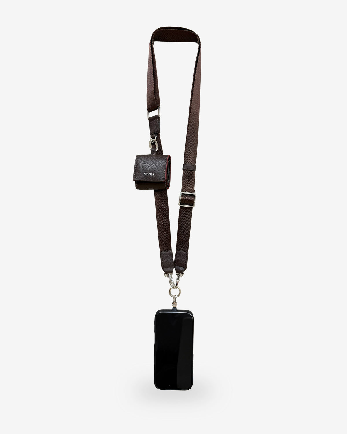 Lanyard Nexo para móvil en color chocolate con accesorio Nexo compatible acoplado, correa ajustable y teléfono.