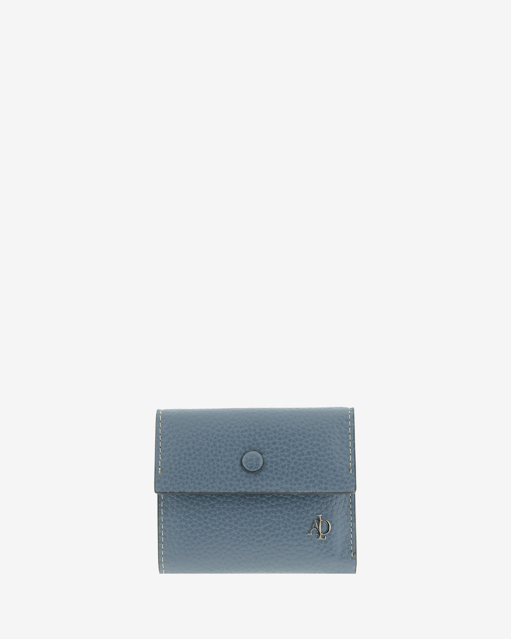 Cartera pequeña Nude 4256 en color Azul piedra, vista frontal con solapa, botón a presión y logo Adapell.