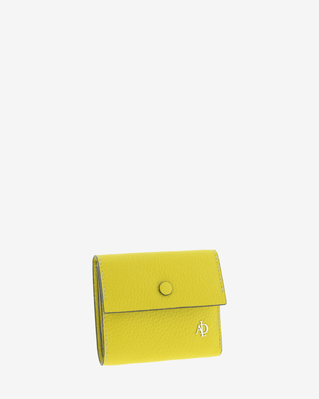 Cartera pequeña Nude 4256 en color Citrine, vista frontal en tres cuartos con solapa y logo Adapell.
