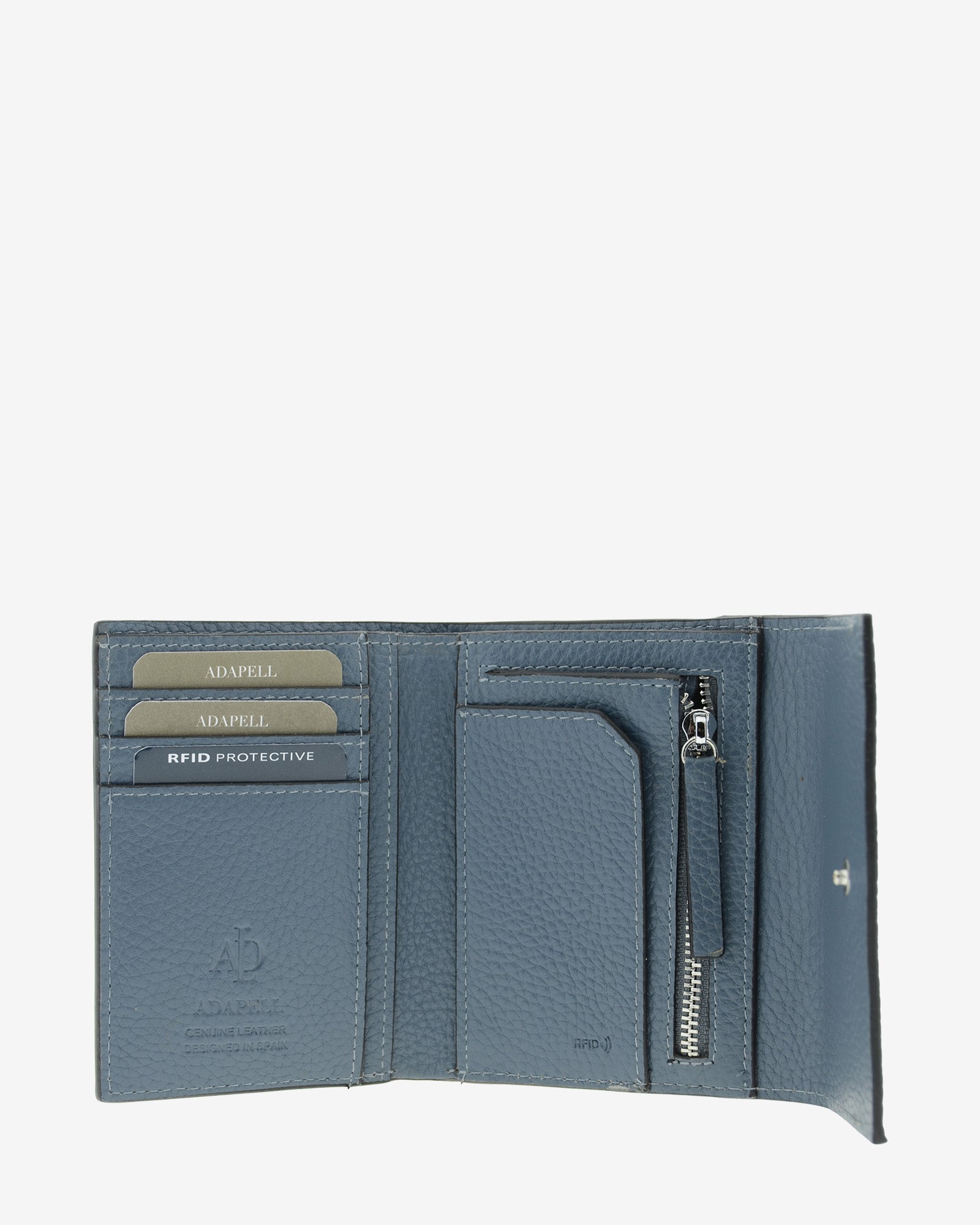 Interior abierto de la cartera pequeña Nude en color Azul piedra con ranuras para tarjetas y compartimento interior con cremallera.