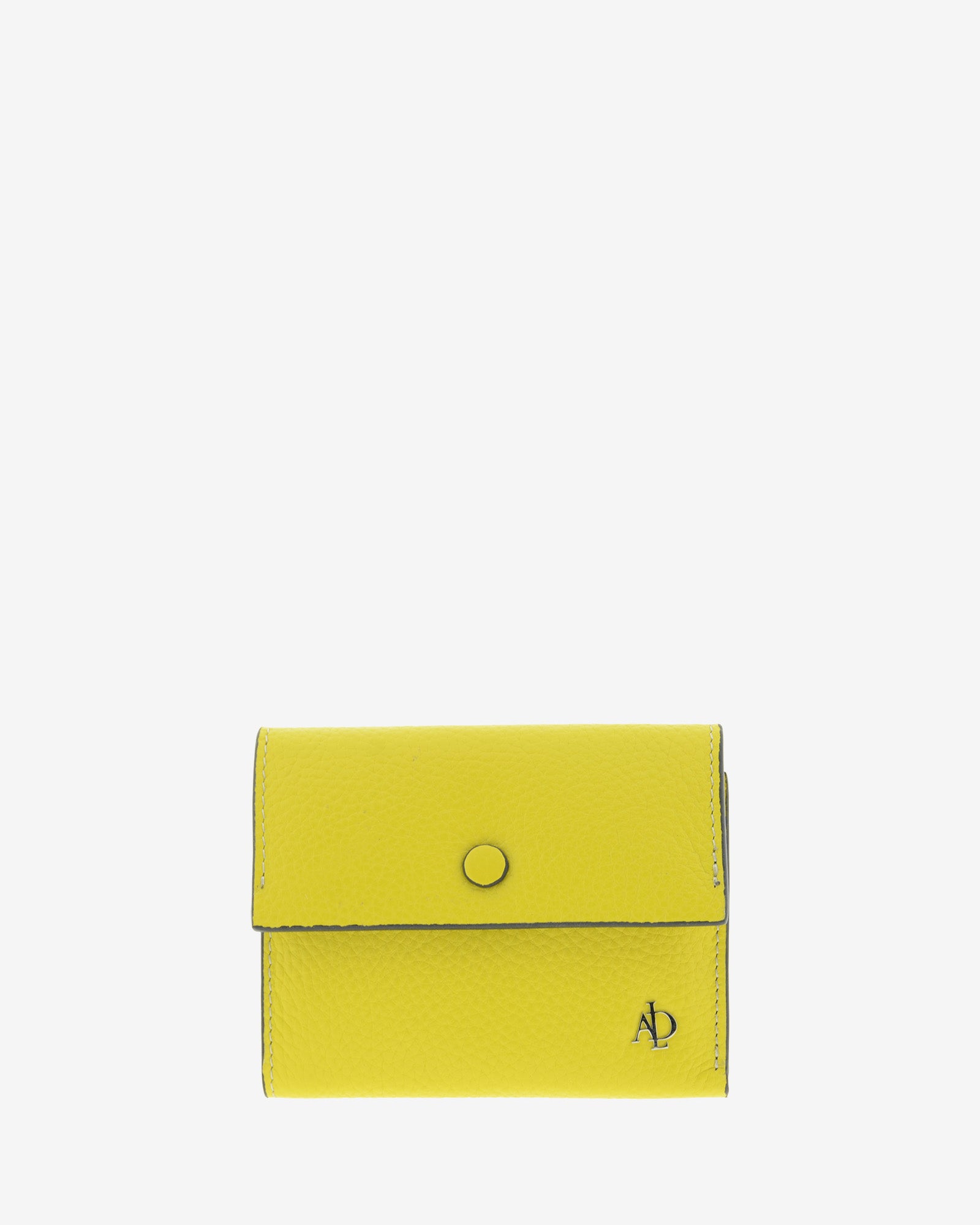 Cartera pequeña de mujer Nude en color Citrine, vista frontal con solapa, botón a presión y logo Adapell.