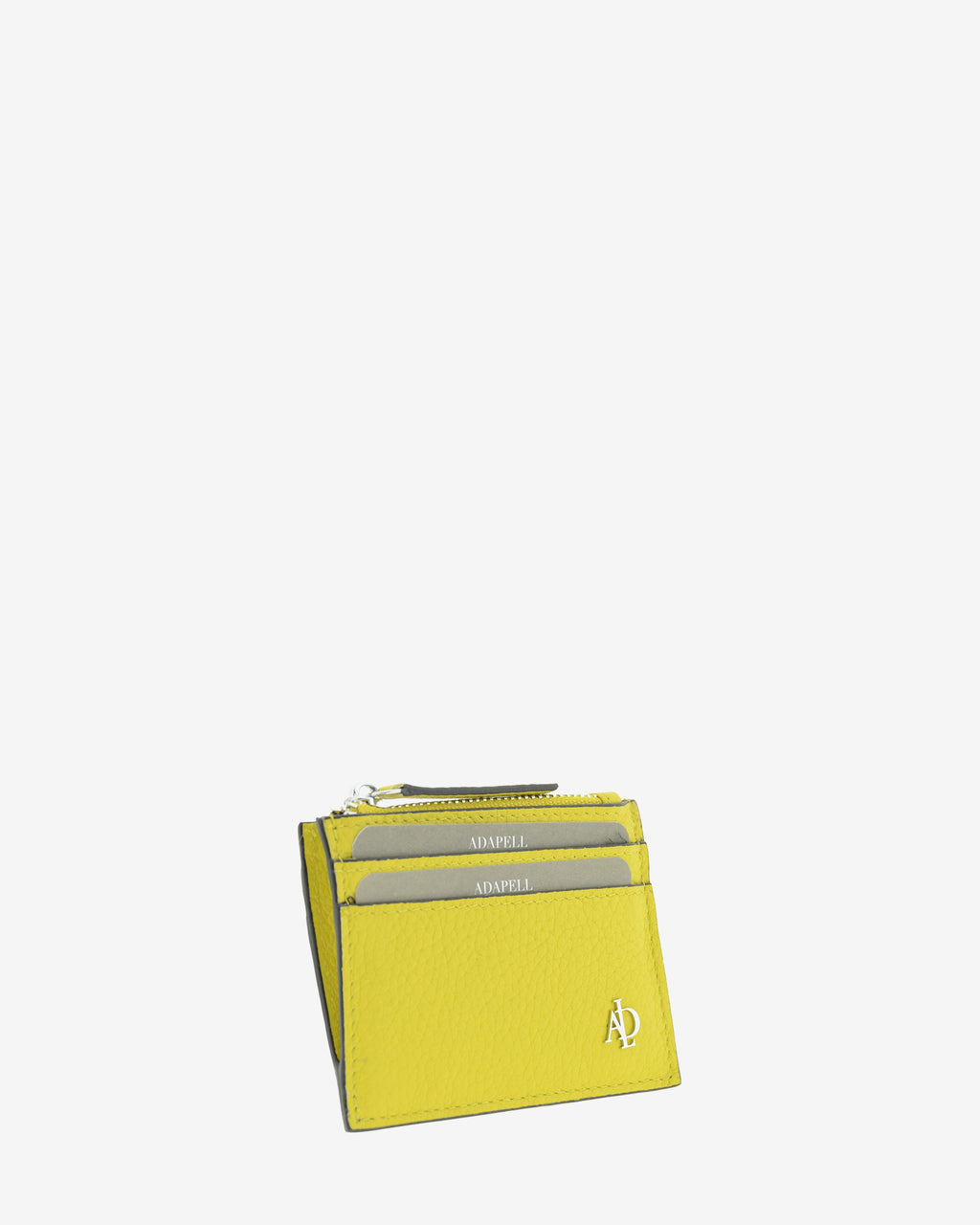 Tarjetero Nude 4259 en color Citrine, vista frontal en tres cuartos con ranuras para tarjetas, cremallera y logo Adapell.