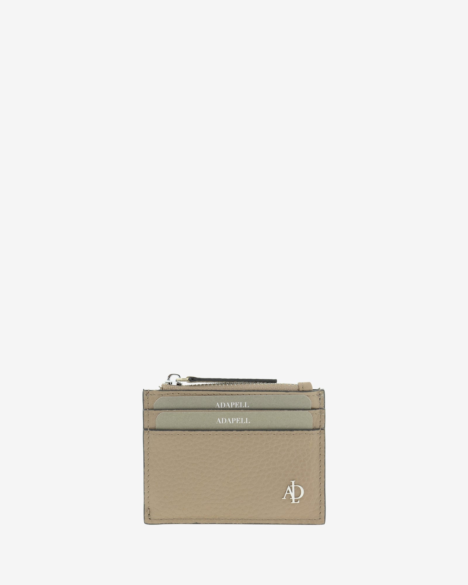 Tarjetero Nude 4259 en color Topo, vista frontal con ranuras para tarjetas, compartimento central con cremallera y logo Adapell.