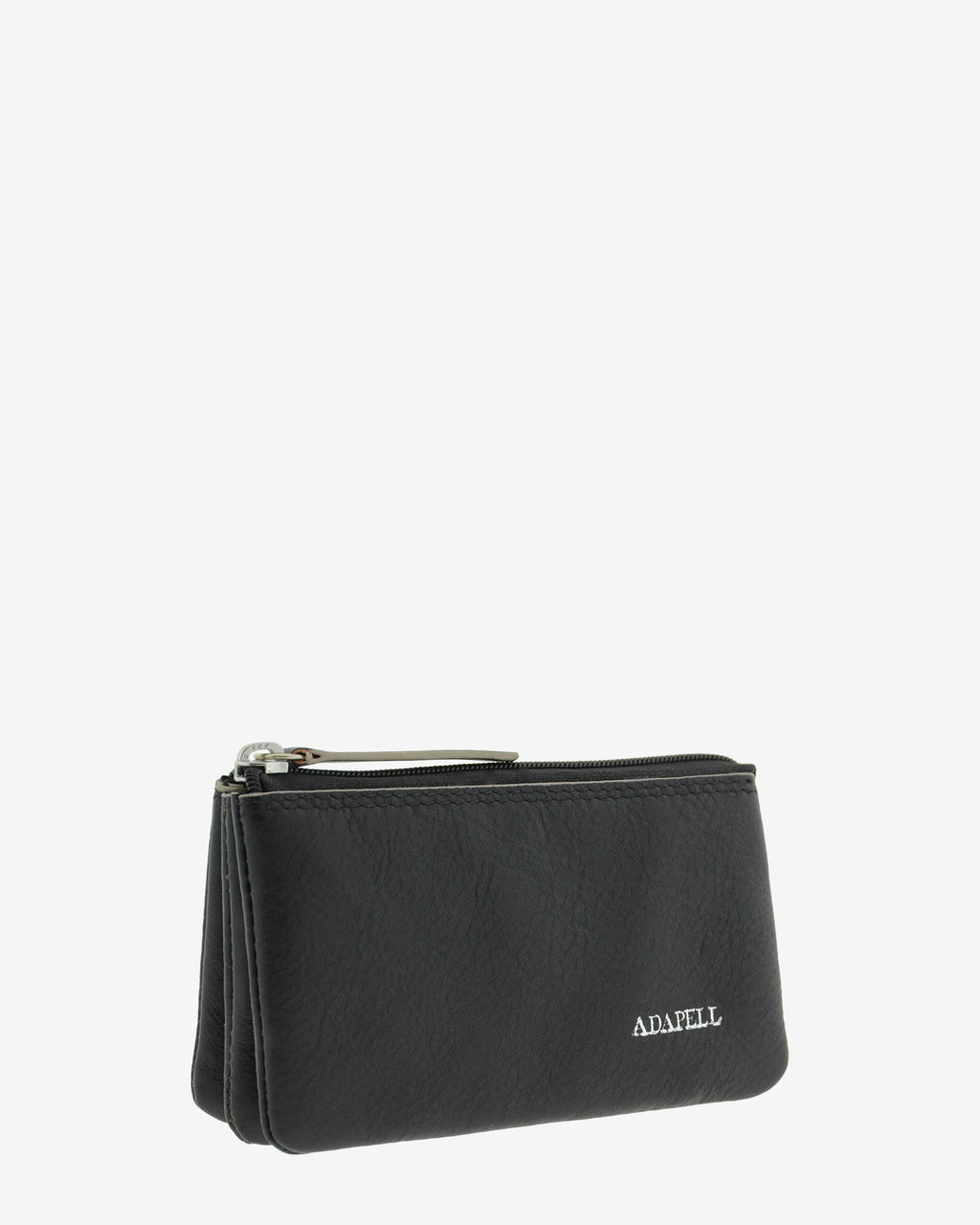 Monedero de piel auténtica ref. 8082-1 en color negro con ribete gris, de medida pequeña y compacta, 5 compartimentos interiores, cierre de cremallera y aro metálico interior, con protección de tarjetas RFID de la colección Essenza, vista diagonal frontal 