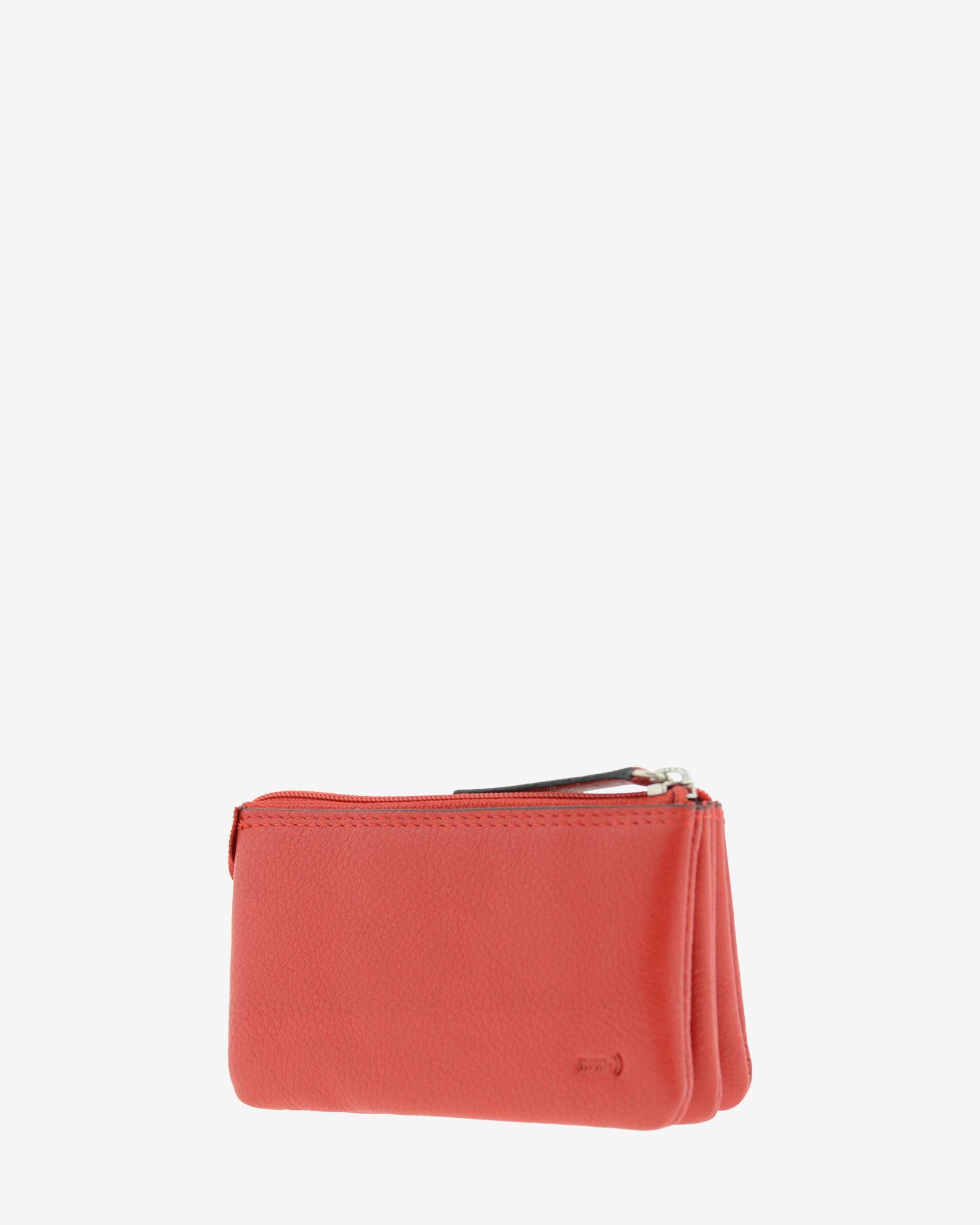 Monedero de piel auténtica ref. 8082-1 en color rojo con ribete negro, de medida pequeña y compacta, 5 compartimentos interiores, cierre de cremallera y aro metálico interior, con protección de tarjetas RFID de la colección Essenza, vista diagonal trasera