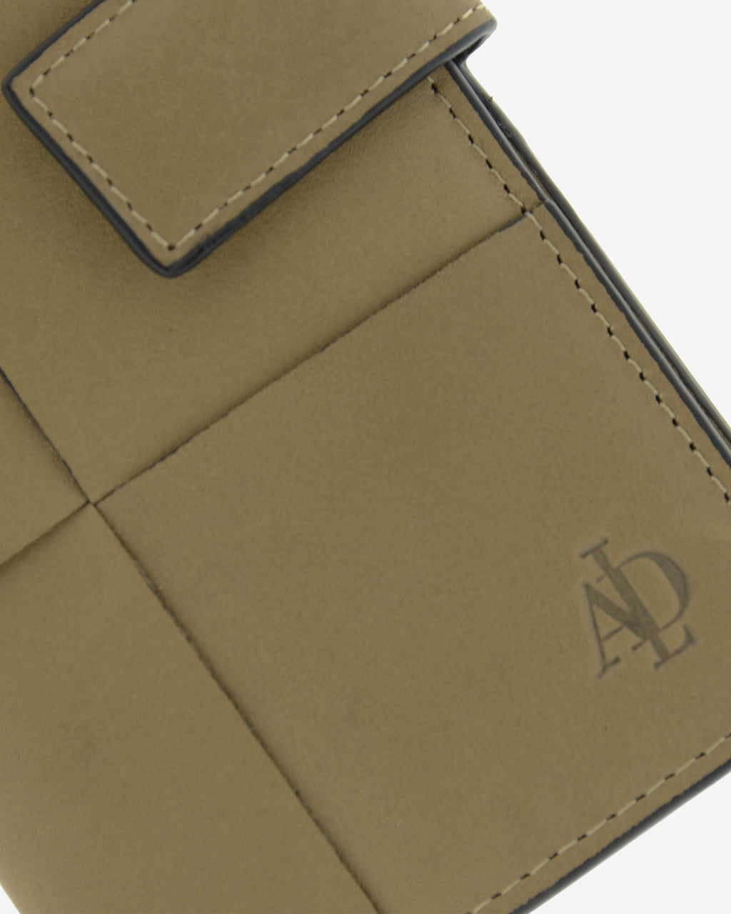 Cartera de hombre en piel con RFID, en color topo con diseño a cuadros, con cierre de botón, ref. 1666-2, vista detalle de piel y acabados