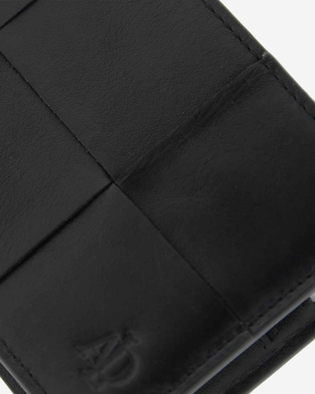 Detalle de piel en cartera horizontal fina color negro, ref. 1668-1