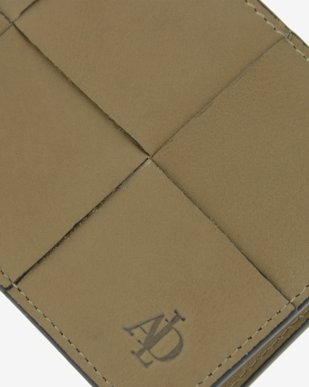 Detalle de piel en cartera de hombre horizontal fina color topo, ref. 1668-12