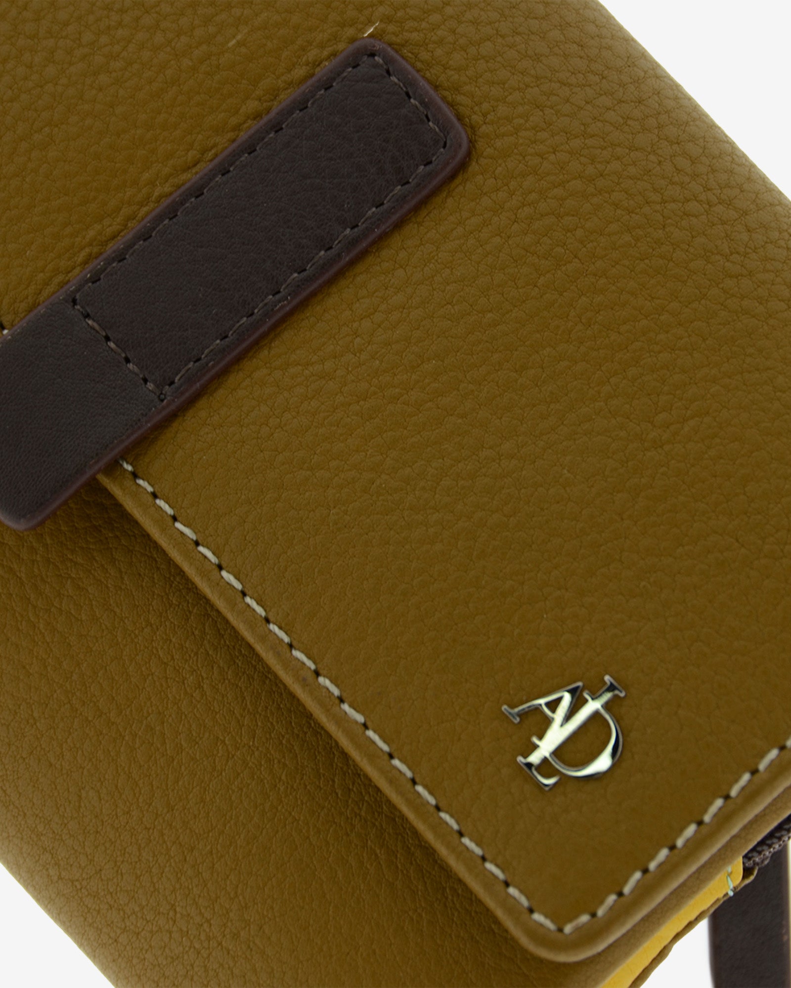 Cartera de piel bronce Adapell vista detalle piel, diseño y logo Ref. 4242-2