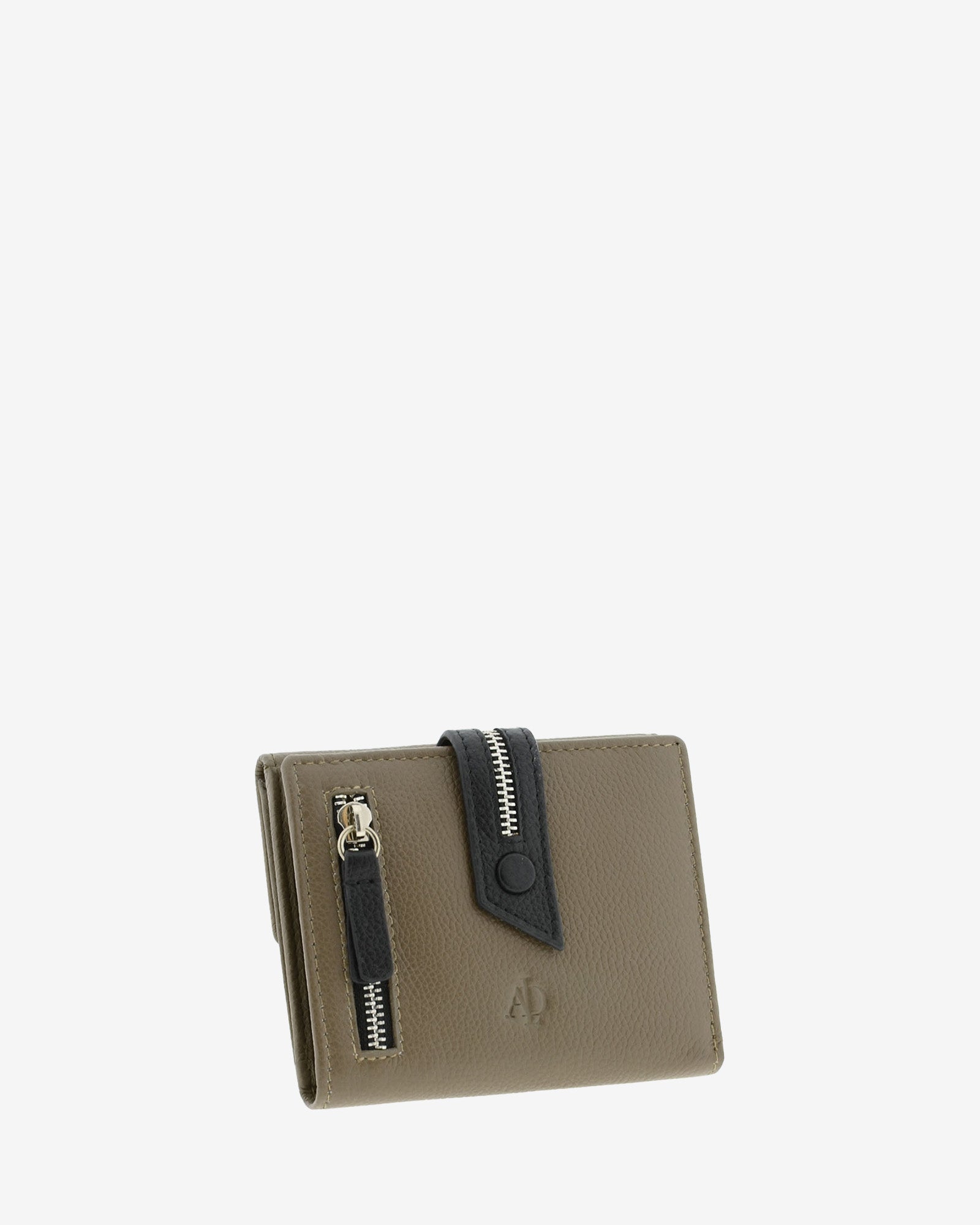 Cartera pequeña de napa de vacuno color topo con detalle negro en contraste, cremalleras visibles y cierre de botón, 4223-11