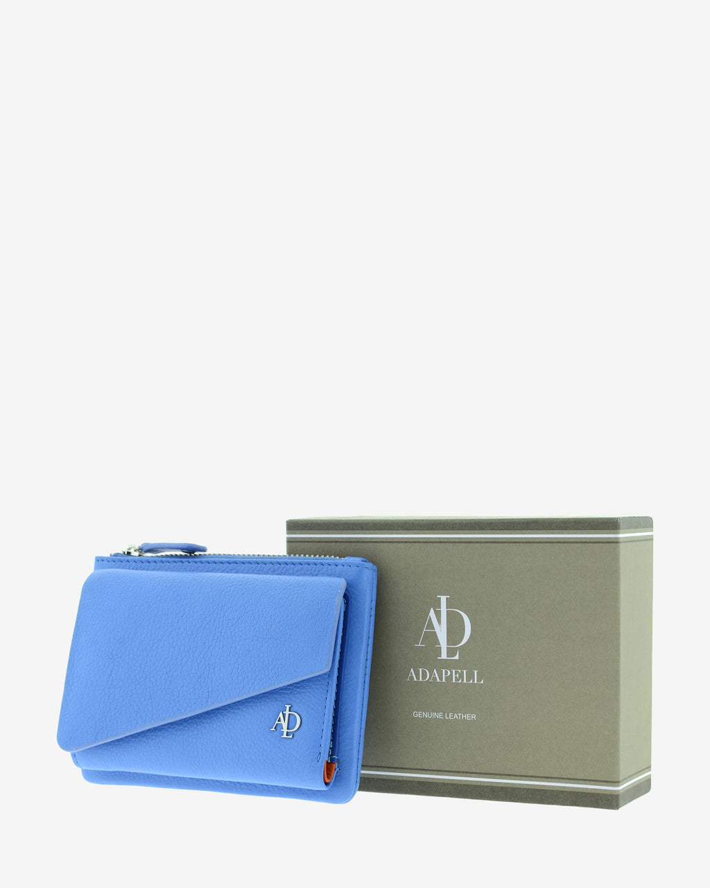 Cartera en piel napa azul con solapa asimétrica junto a su caja, vista tres cuartos, 4227-14