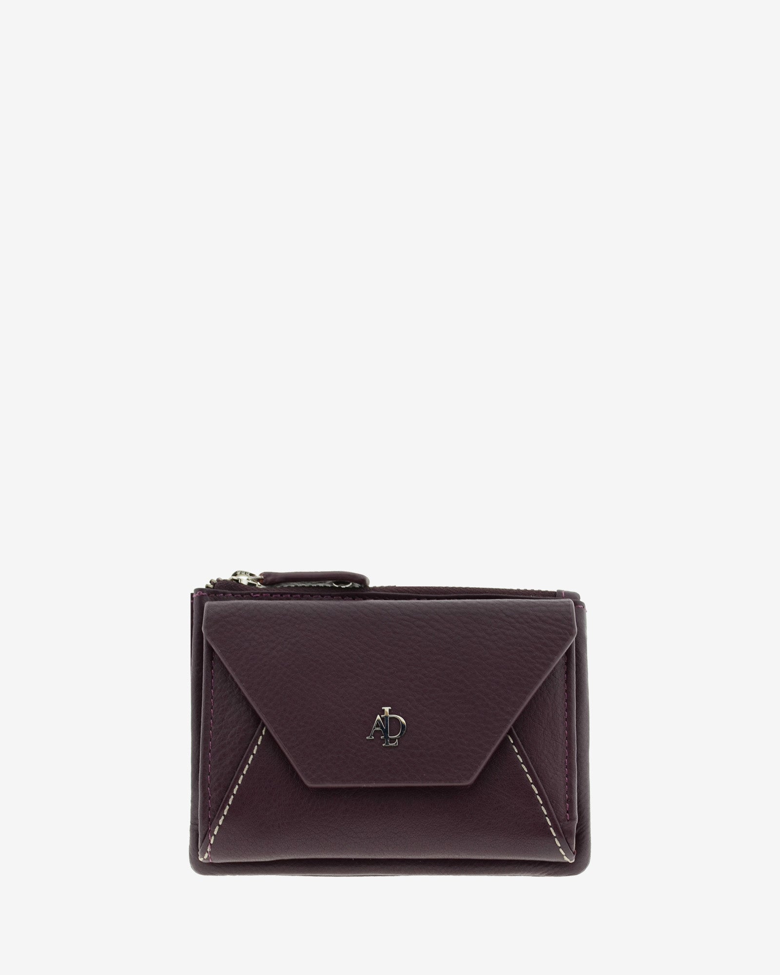 Cartera pequena de mujer en piel autentica con forma de sobre en color berenjena Ref. 4237-19. Vista frontal.