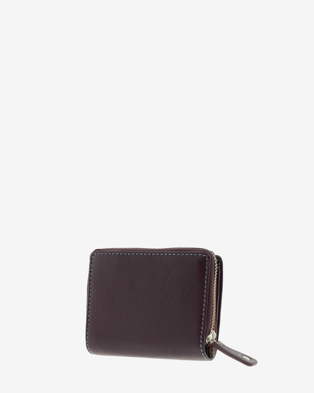 Cartera pequena compacta en piel autentica de color berenjena, lisa con logo Adapell. Ref. 4238-19. Vista trasera con monedero con cremallera.