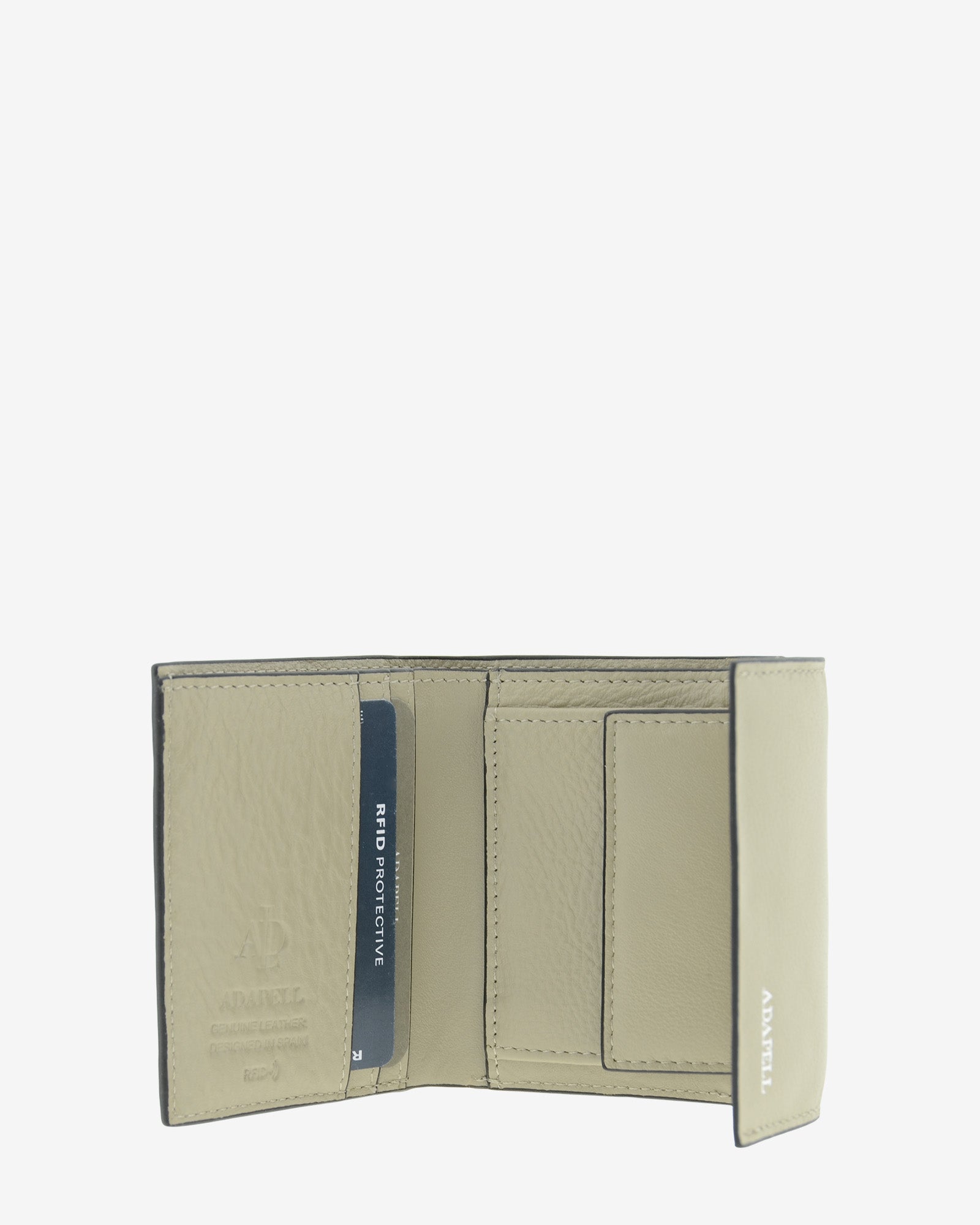 Cartera de piel auténtica ref. 8080-12 en color Ice stone y ribete negro, con solapa, de medida pequeña y compacta, con protección de tarjetas RFID de la colección Essenza, vista interior con compartimentos y monedero