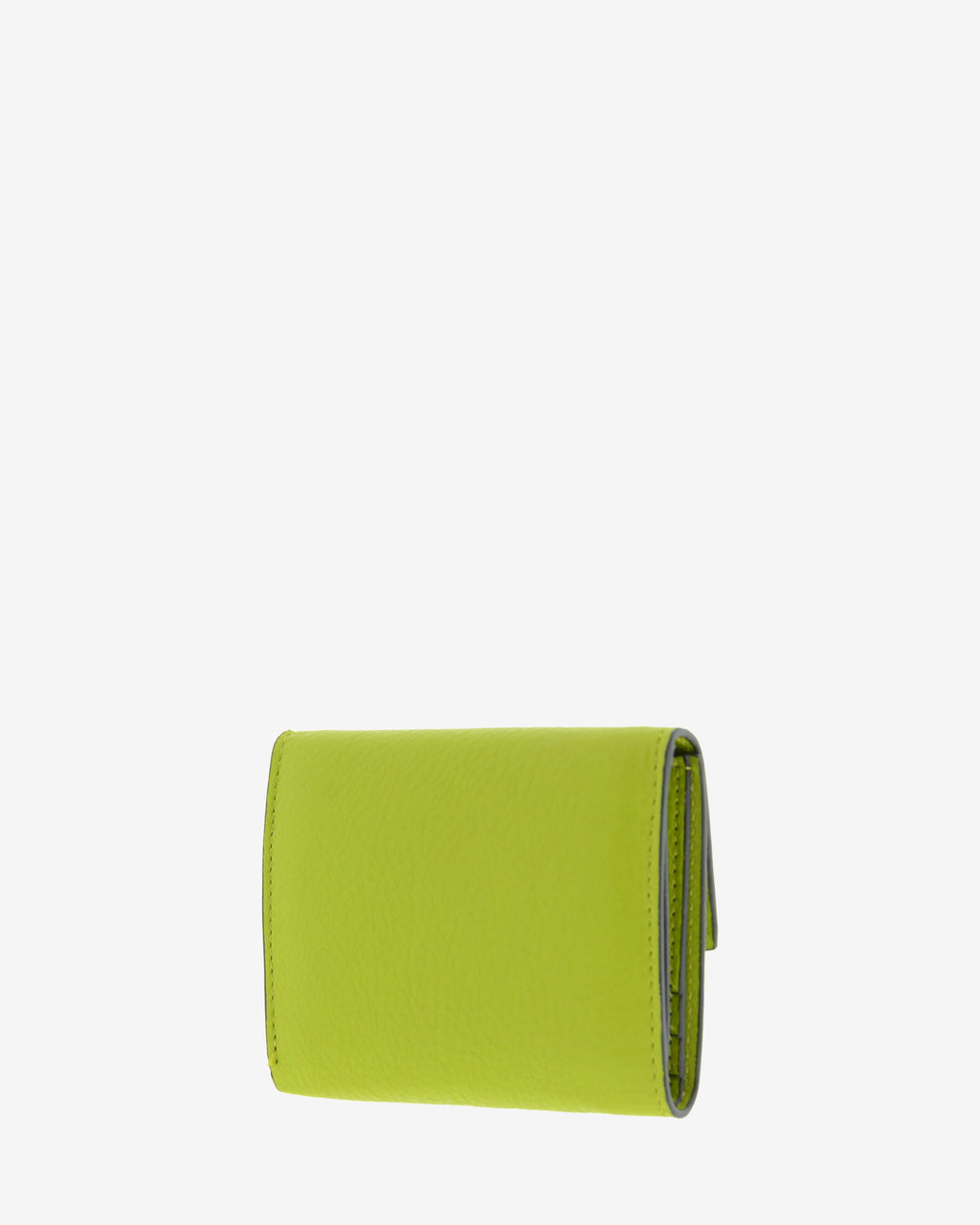 Cartera de piel auténtica ref. 8080-17 con solapa,  en color lima y ribete negro, de medida pequeña y compacta, con protección de tarjetas RFID de la colección Essenza, vista diagonal trasera lisa