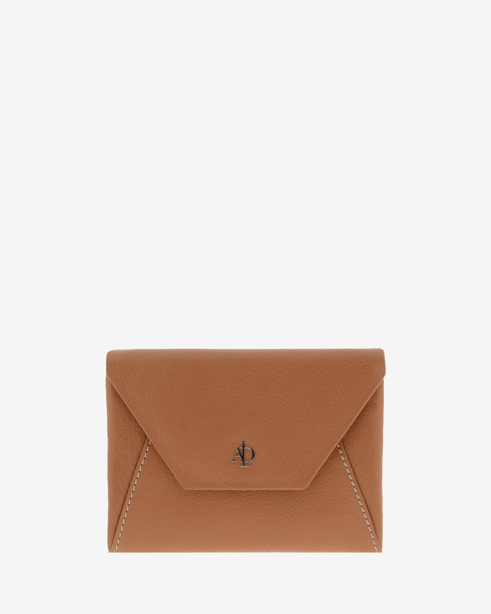 Cartera de mujer pequena en piel autentica de color marron claro, con forma de sobre con logo Adapell. Ref. 4236-2. Vista frontal.