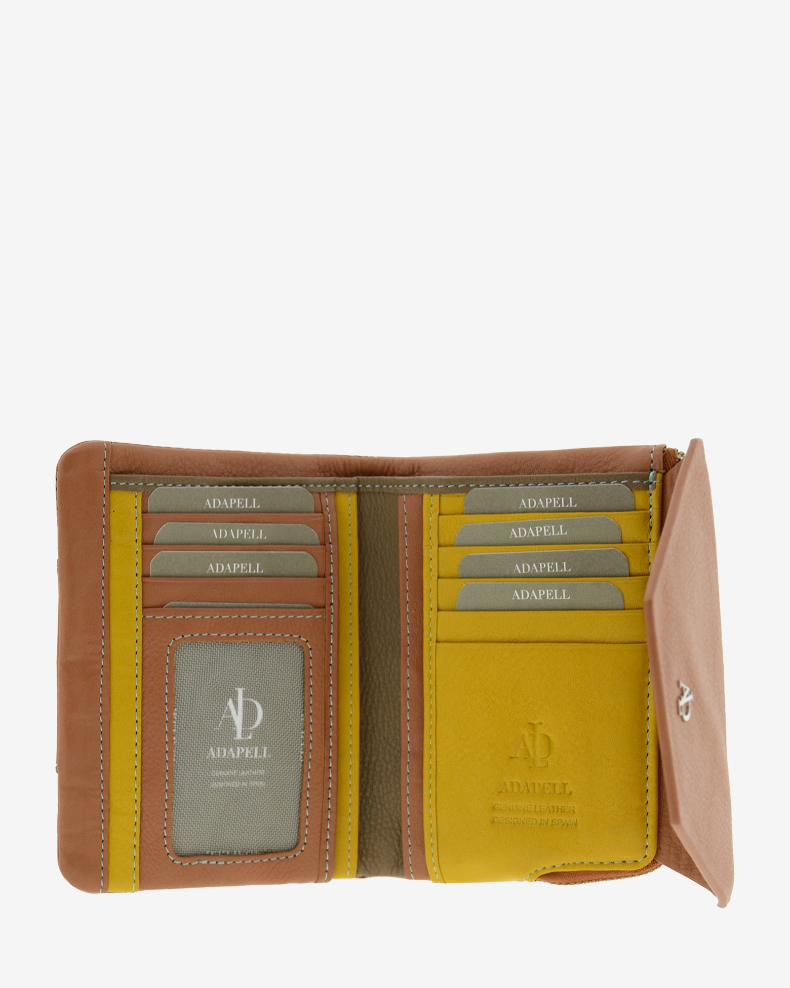 Cartera de mujer pequena en piel autentica de color marron claro, con forma de sobre con logo Adapell. Ref. 4236-2. Vista interior con compartimentos para billetes, tarjetas.