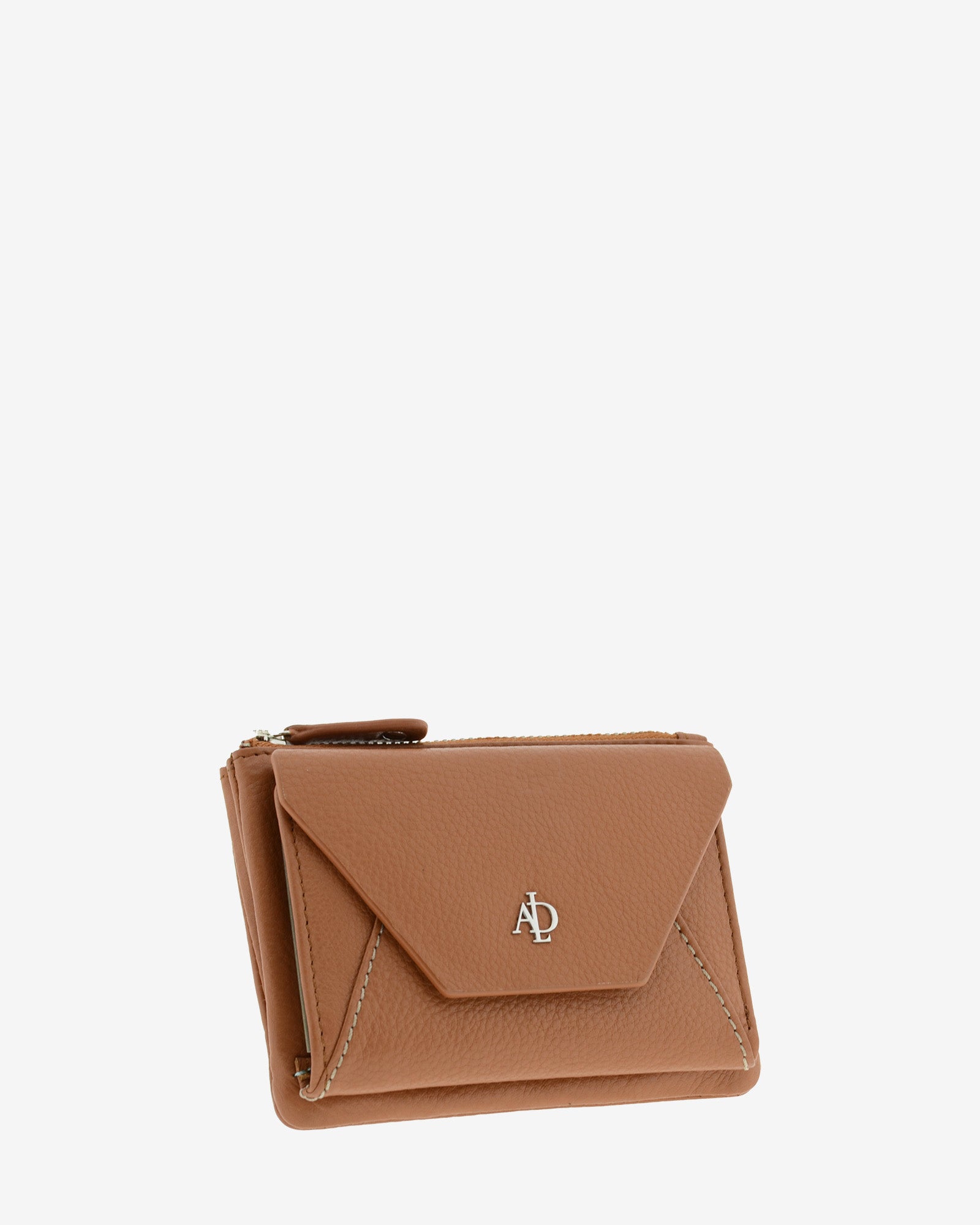 Cartera pequena de mujer en piel autentica con forma de sobre en color marron. Ref. 4237-2. Vista diagonal frontal.