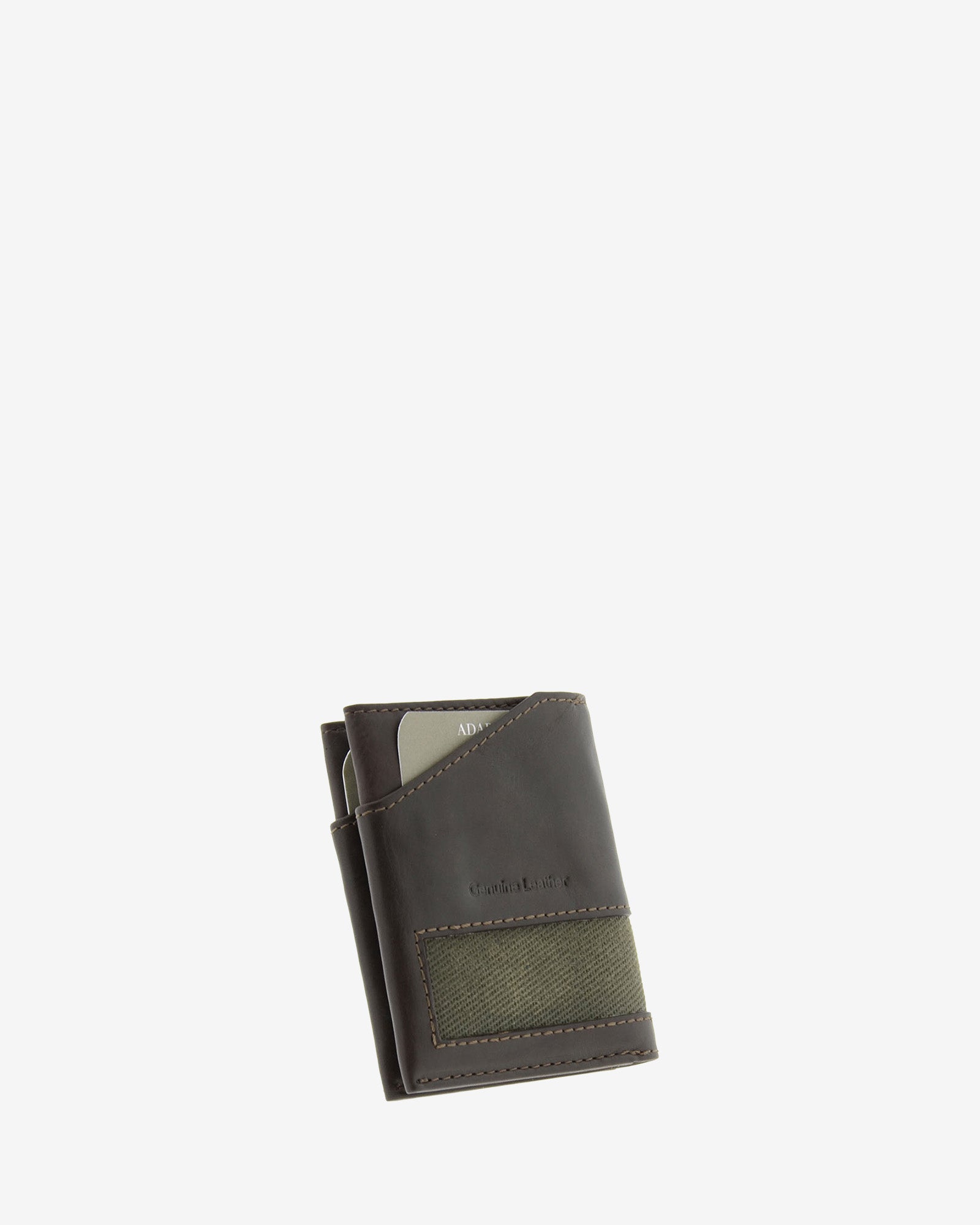 Cartera de piel marron con franja de canvas, vista trasera con tarjeta visible en bolsillo exterior, referencia 1622