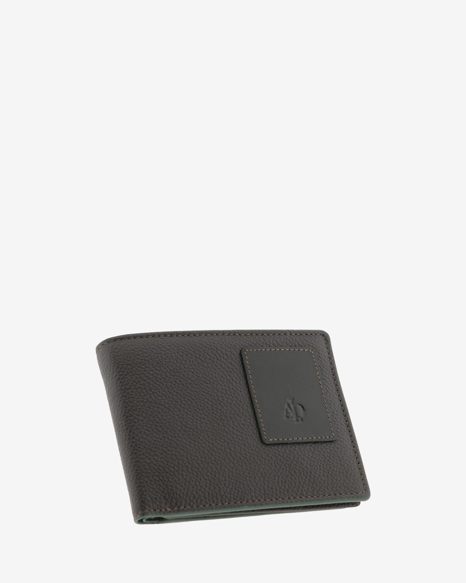 Cartera de piel marron con RFID y monedero cerrada en ángulo, vista frontal, ref. 1662-2