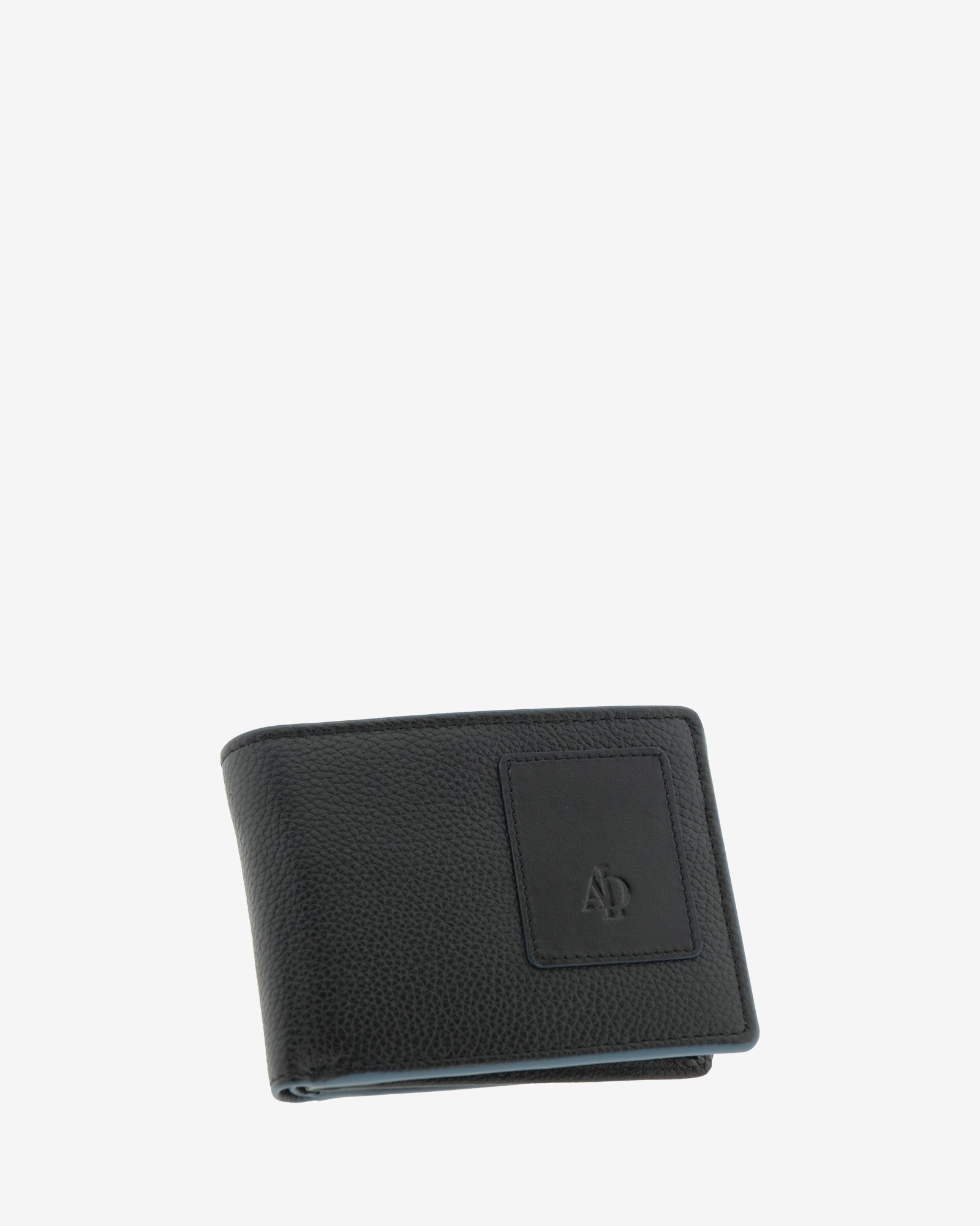 Cartera de piel negra con RFID cerrada en ángulo, vista frontal con detalle de logo, ref. 1663