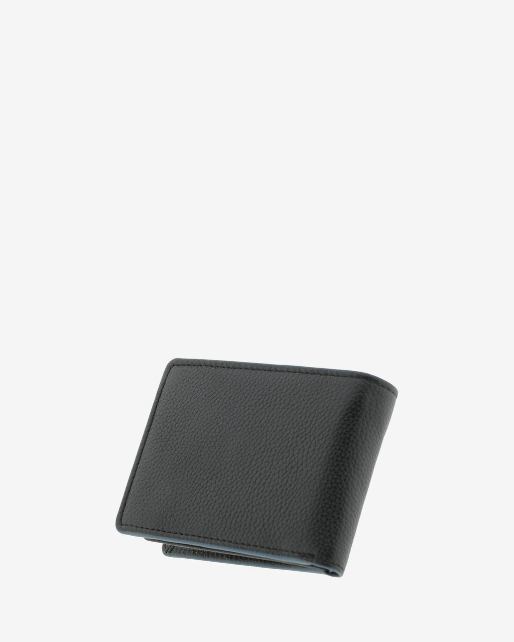 Cartera de piel negra cerrada en ángulo, vista trasera con acabado texturizado, ref. 1663