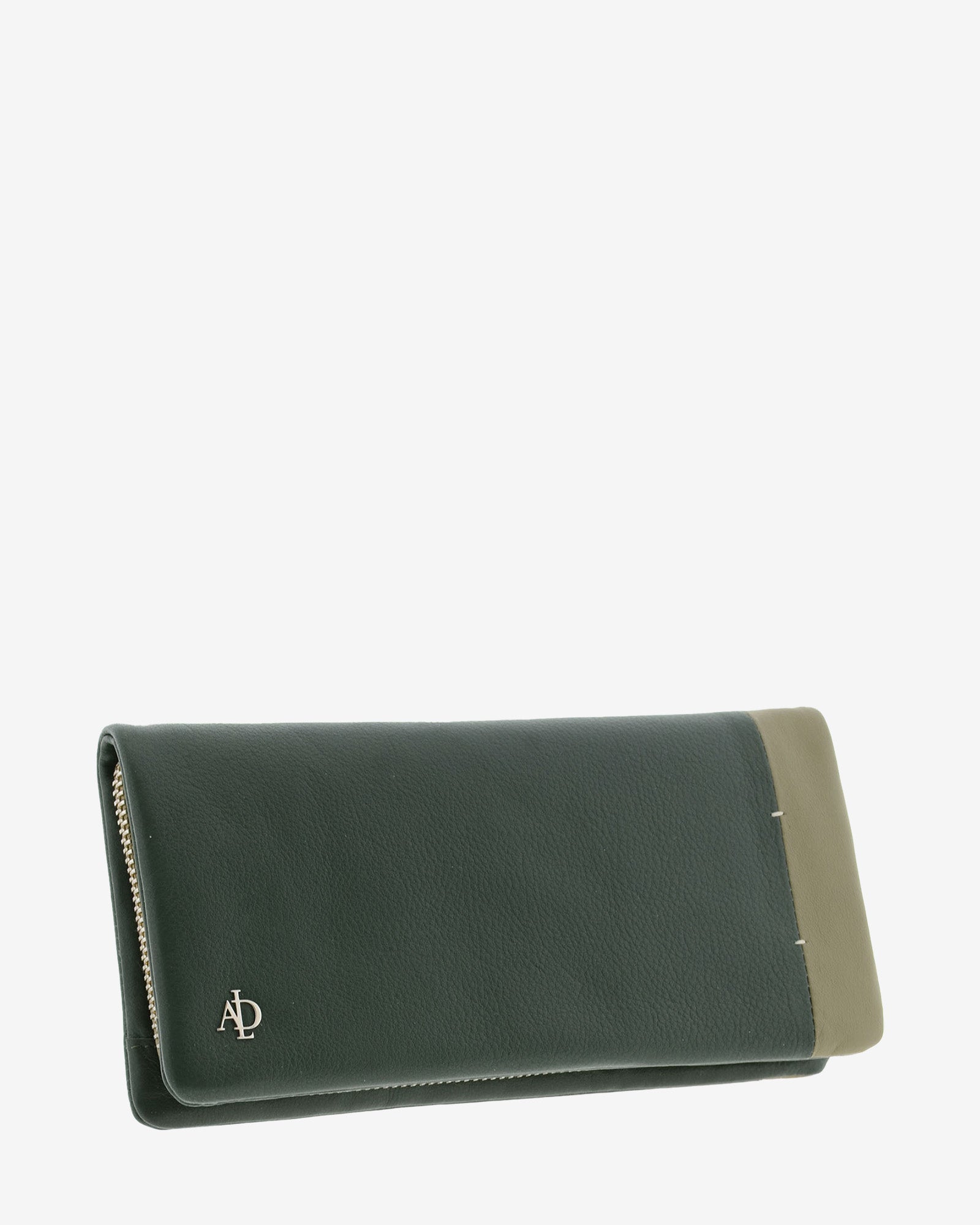 Cartera de mujer Adapell de piel napa verde bicolor con cremallera, vista tres cuartos 4211