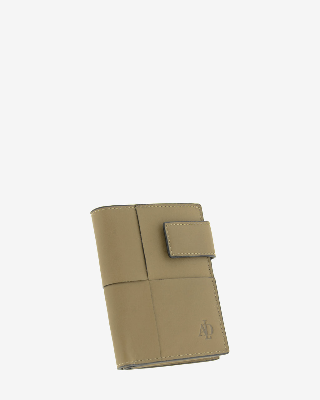 Cartera vertical compacta de piel color topo con RFID y cierre de botón, vista diagonal frontal, ref. 1666-12