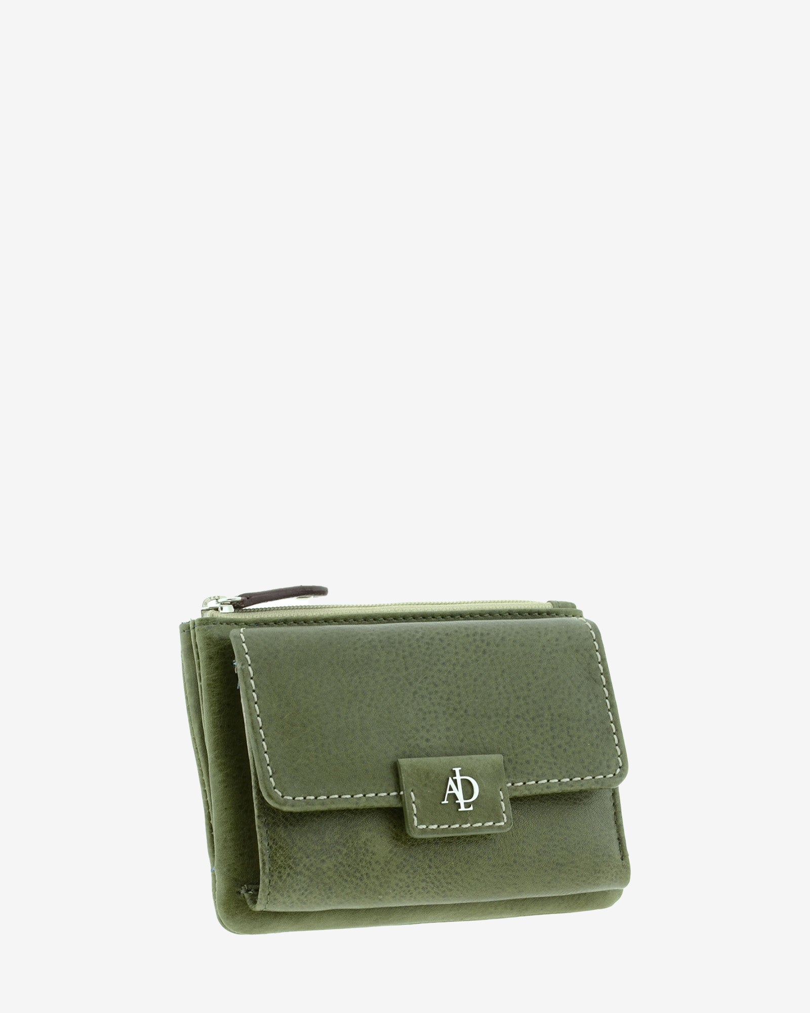 Cartera pequeña 4233 en color verde, vista tres cuartos frontal con solapa y cierre central
