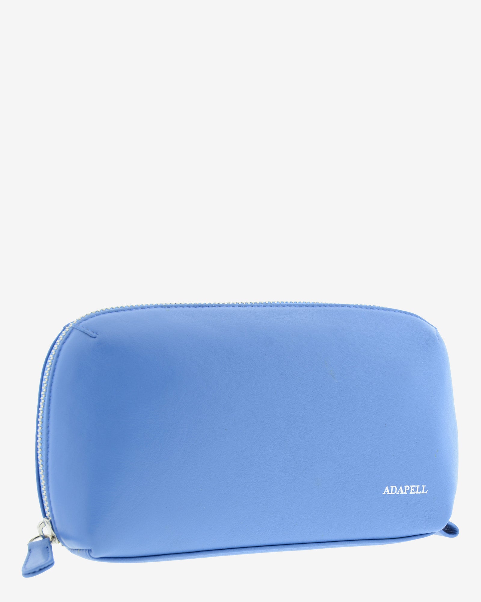 Tech pouch, estuche tecnológico en piel auténtica en color azul, ref. 8085-14,  con RFID y cierre de cremallera, vista diagonal frontal