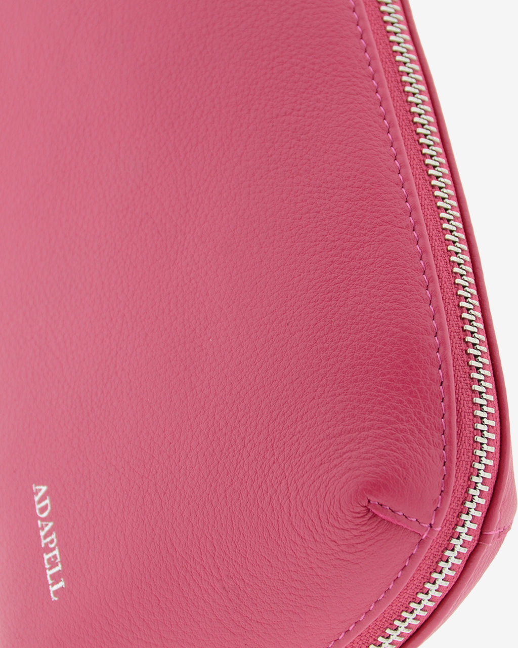 Tech pouch, estuche tecnológico en piel auténtica en color fucsia, ref. 8085-25,  con RFID y cierre de cremallera, vista detalle