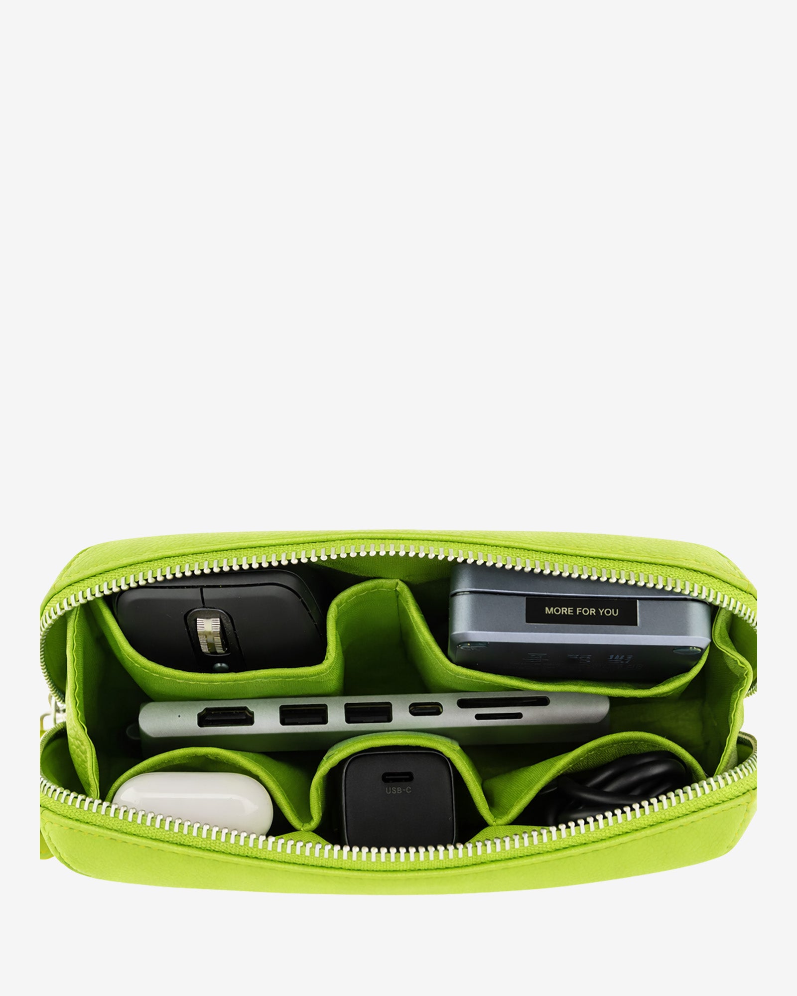 Tech pouch, estuche tecnológico en piel auténtica en color lima, ref. 8085-17,  con RFID y cierre de cremallera, vista interior con accesorios tecnologicos