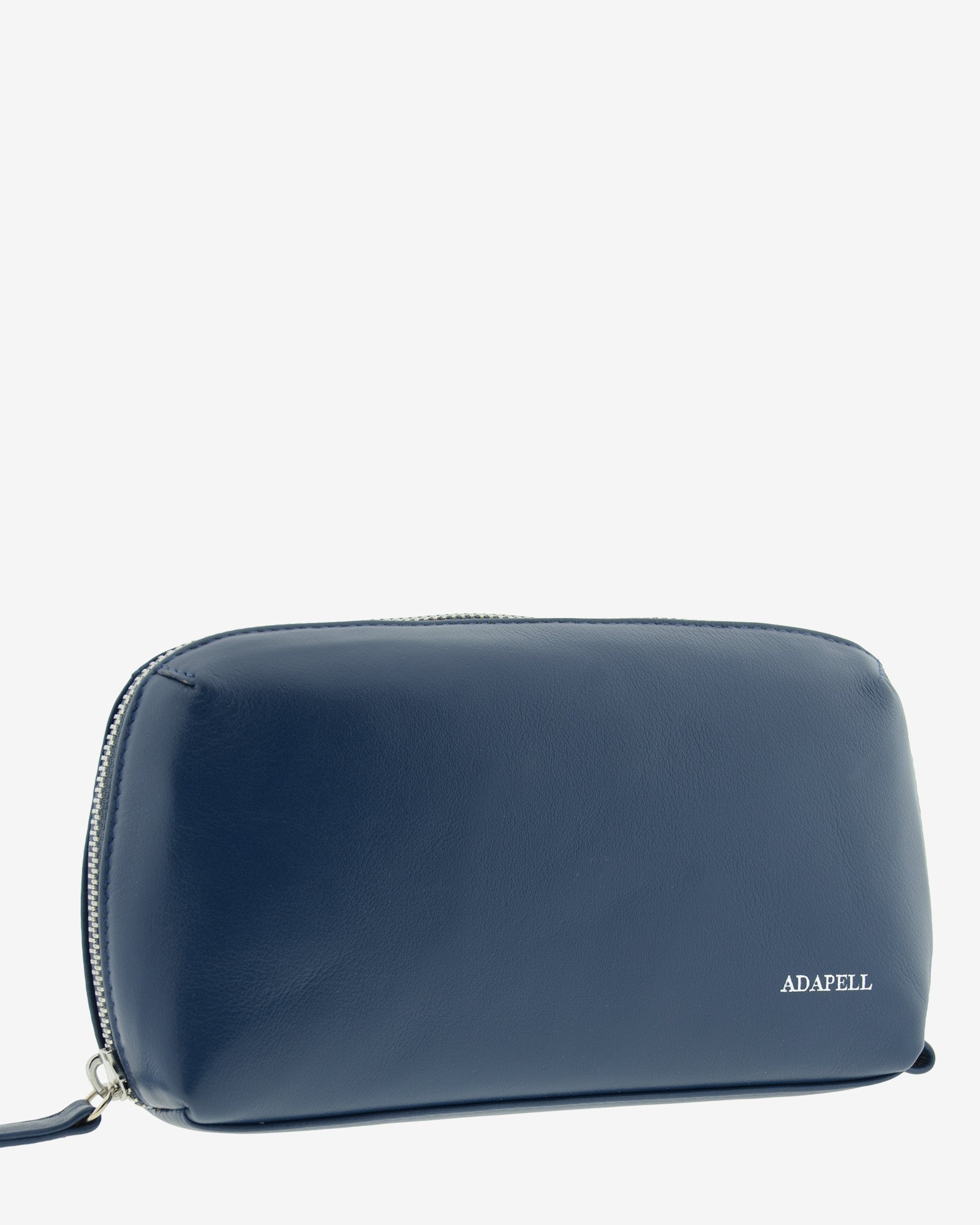 Tech pouch, estuche tecnológico en piel auténtica en color azul marino, ref. 8085-20,  con RFID y cierre de cremallera, vista diagonal frontal