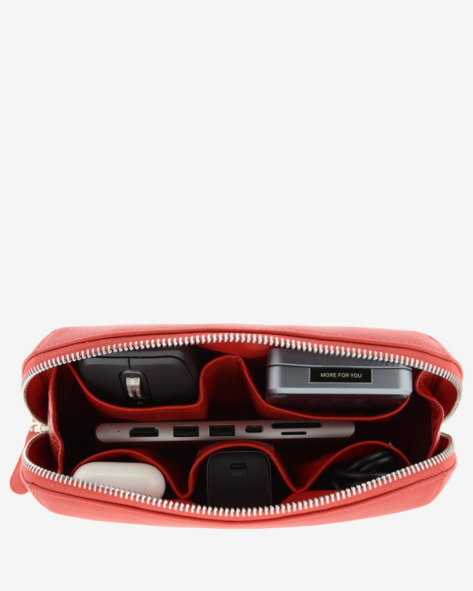 Tech pouch, estuche tecnológico en piel auténtica en color rojo y cierre de cremallera, vista interior con compartimentos tech