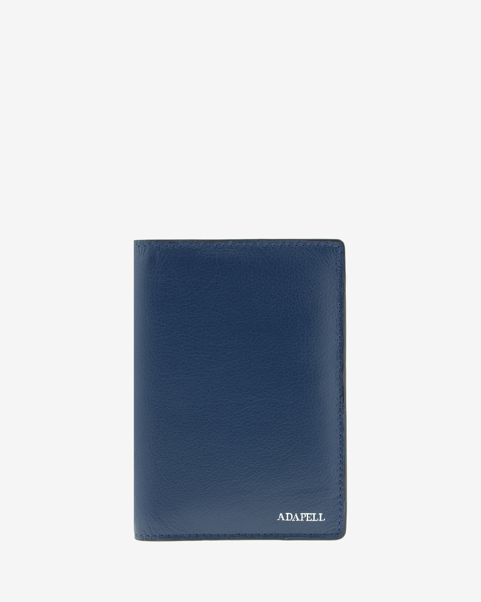 Funda pasaporte en piel auténtica muy suave de color azul marino y cantos en negro, ref. 8087-20, con protección RFID, y logo plateado Adapell, vista frontal