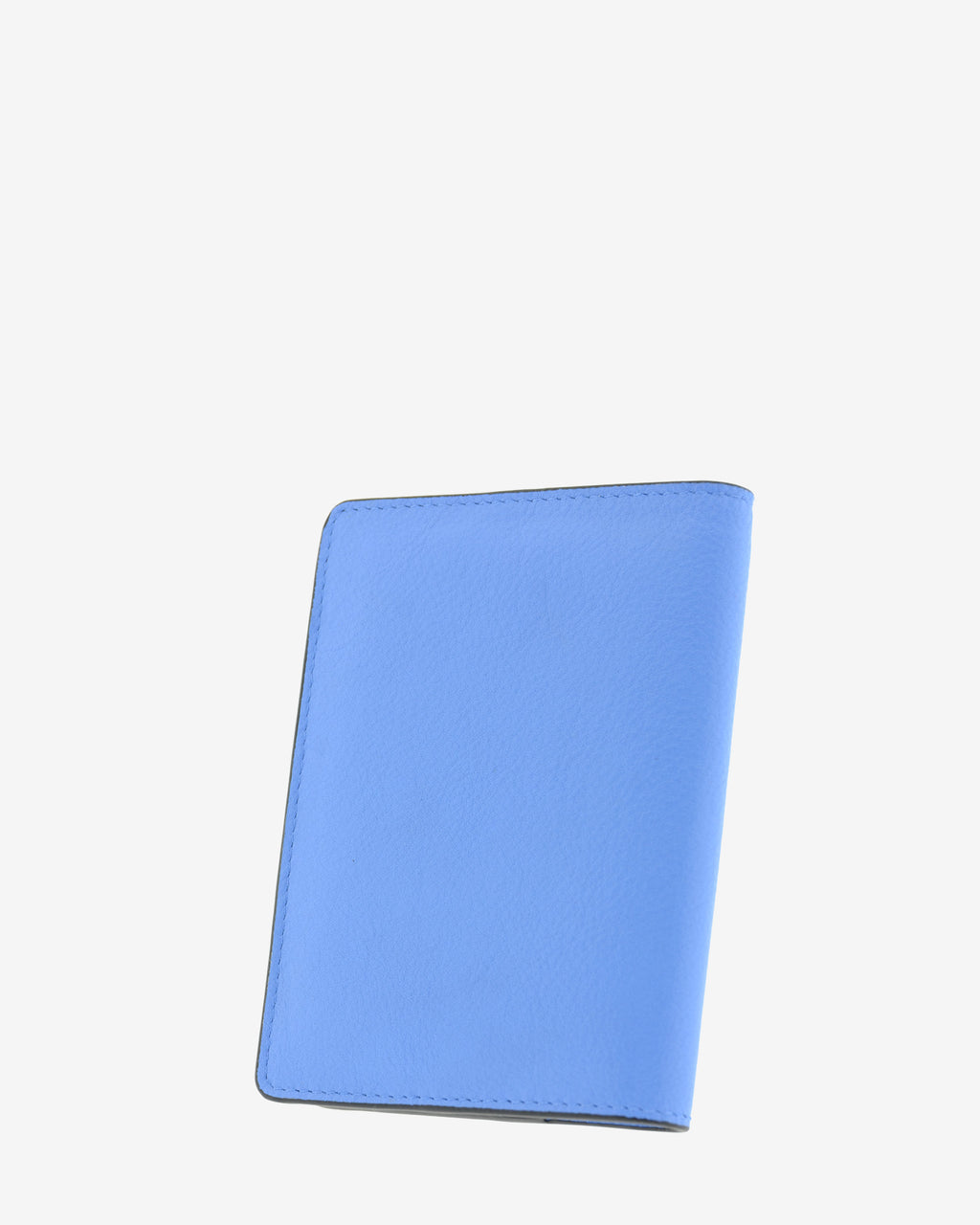 Funda pasaporte en piel auténtica muy suave de color azul y cantos en negro, ref. 8087-14, con protección RFID, vista diagonal trasera