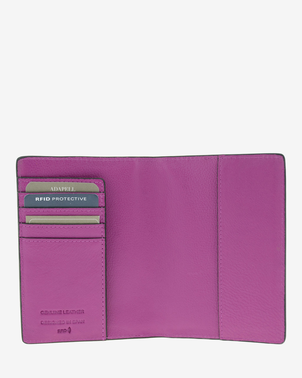 Funda pasaporte en piel auténtica muy suave de color lila y cantos en negro, ref. 8087-4, con protección RFID, vista interior de piel con compartimentos tarjetas