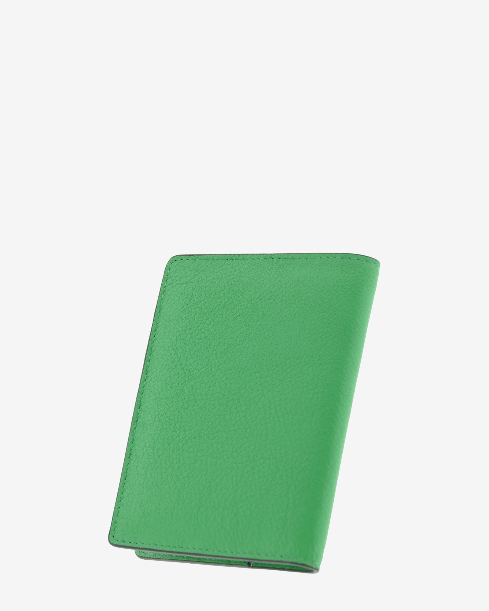 Funda pasaporte en piel auténtica muy suave de color verde y cantos en negro, ref. 8087-5, con protección RFID, vista diagonal trasera