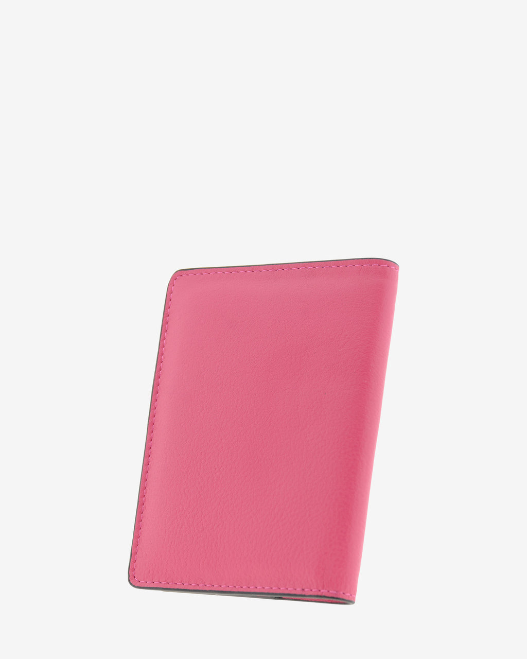Funda pasaporte en piel auténtica muy suave de color fucsia y cantos en negro, ref. 8087-25, con protección RFID, y logo plateado Adapell, vista diagonal trasera
