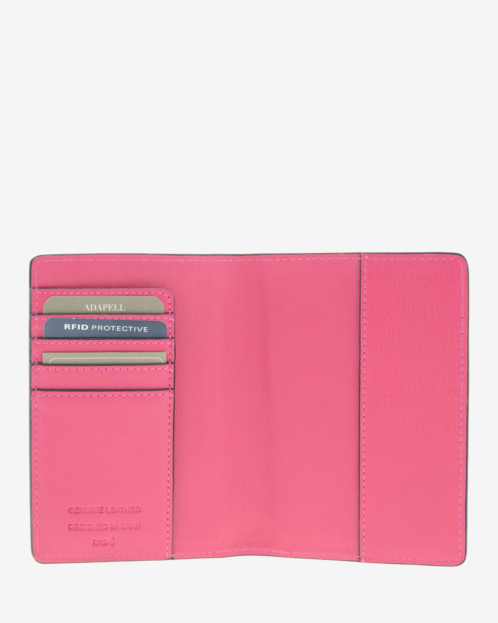 Funda pasaporte en piel auténtica muy suave de color fucsia y cantos en negro, ref. 8087-25, con protección RFID, y logo plateado Adapell, vista interior abierto, en piel y con compartimentos para tarjetas