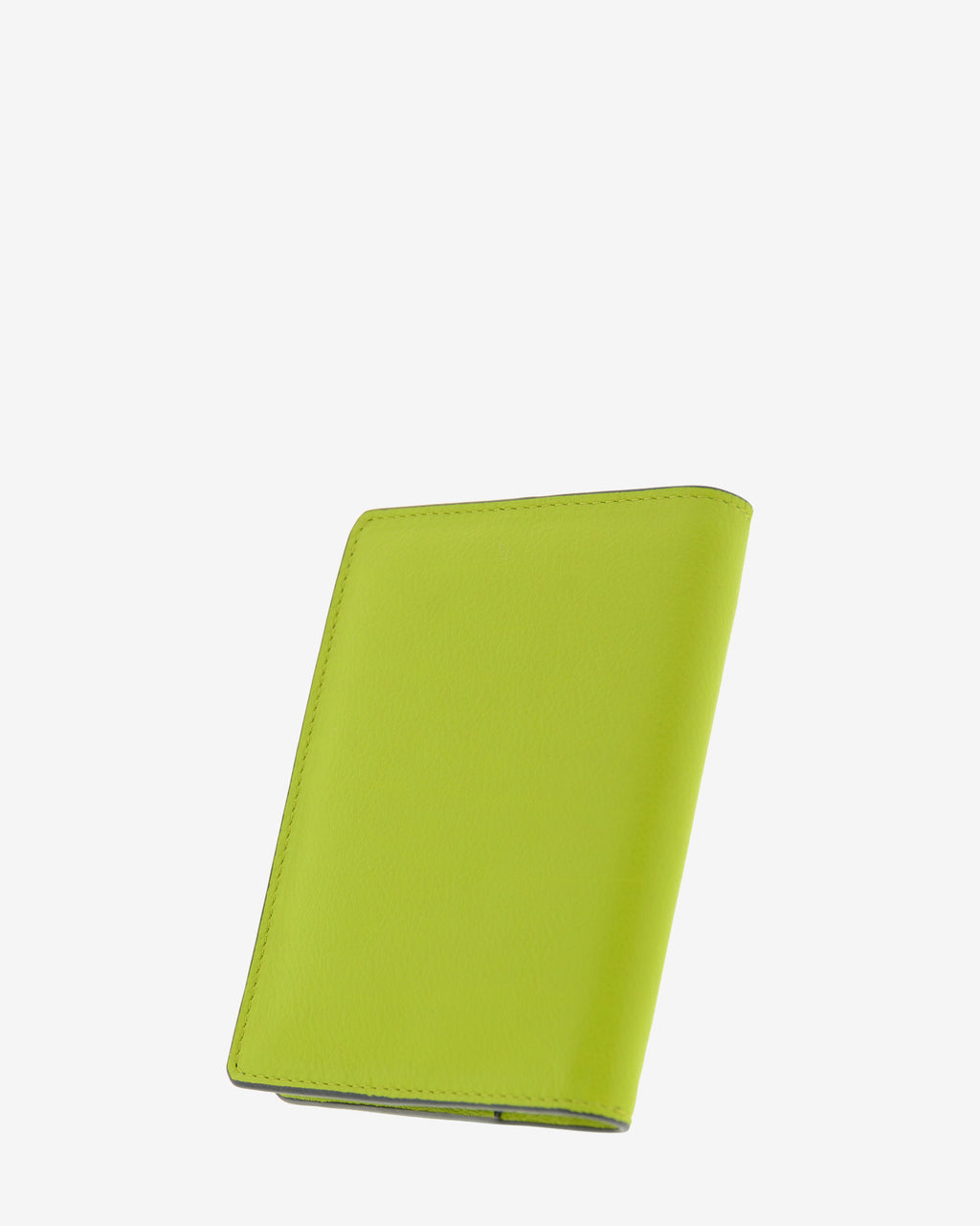 Funda pasaporte en piel auténtica muy suave de color lima y cantos en negro, ref. 8087-17, con protección RFID, vista diagonal trasera 