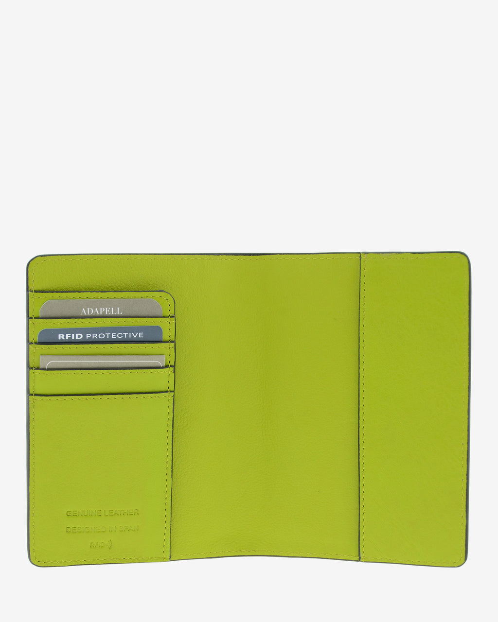 Funda pasaporte en piel auténtica muy suave de color lima y cantos en negro, ref. 8087-17, con protección RFID, y logo plateado Adapell, vista interior abierto en piel y compartimentos para tarjetas
