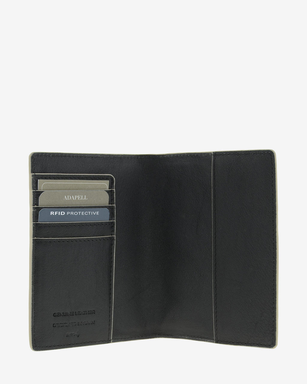 Funda pasaporte en piel auténtica muy suave de color negro y cantos en gris, con protección RFID, y logo plateado Adapell, vista interior con compartimentos para tarjetas e interior de piel