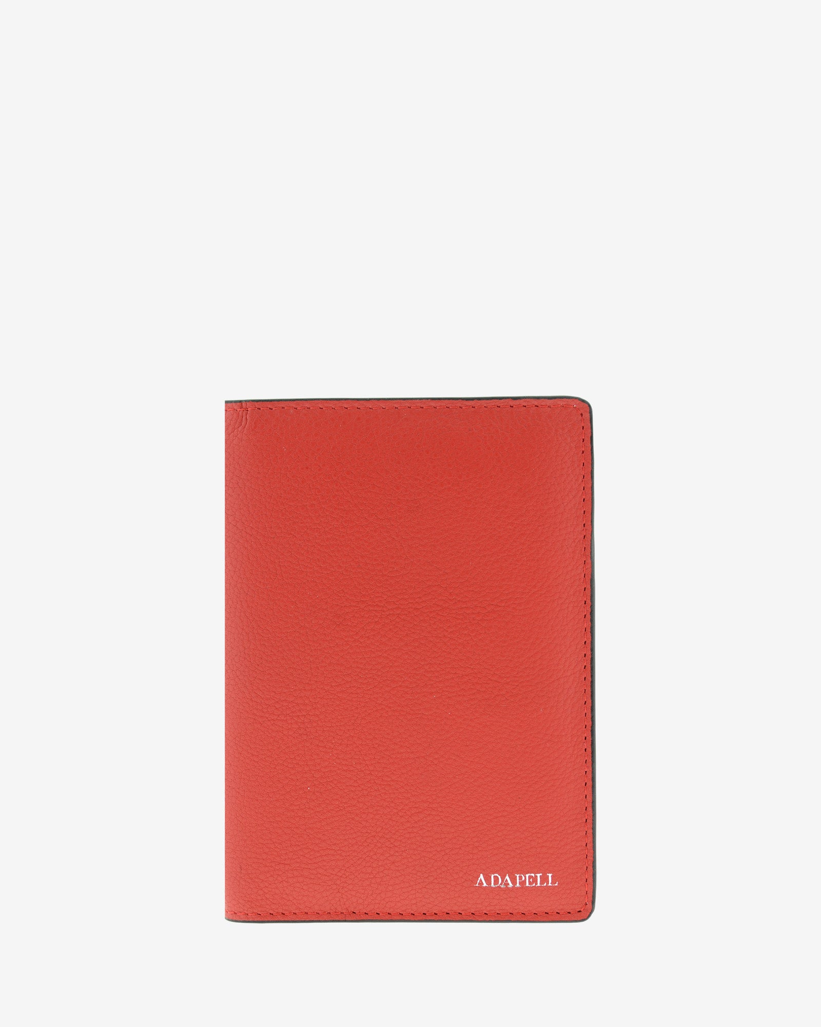 Funda pasaporte en piel auténtica muy suave de color rojo y cantos en negro, ref. 8087-3, con protección RFID, y logo plateado Adapell, vista frontal