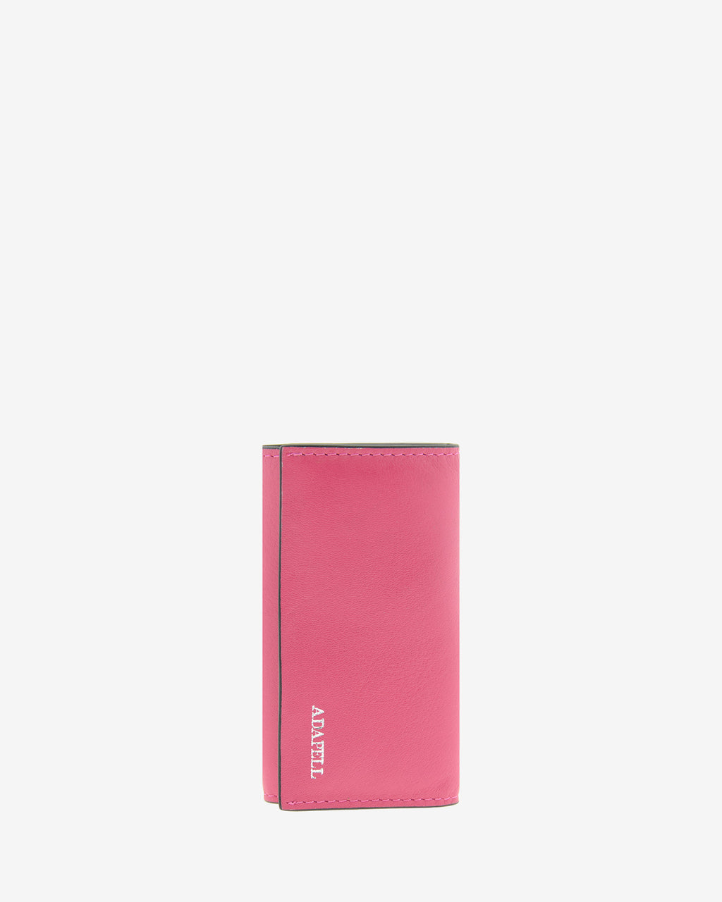 Llavero en piel auténtica de color fucsia y bordes en negro, ref. 8084-25, exterior e  interior de piel, mosquetón para 6 llaves y  compartimento exterior trasero para tarjeta, vista frontal cerrada