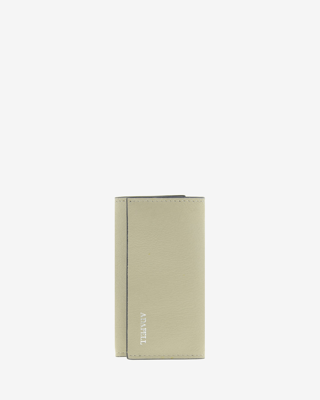 Llavero en piel auténtica de color ice stone, ref. 8084-12 y bordes en negro, con interior de piel, mosquetón para 6 llaves y exterior con compartimento para tarjeta, vista frontal cerrada