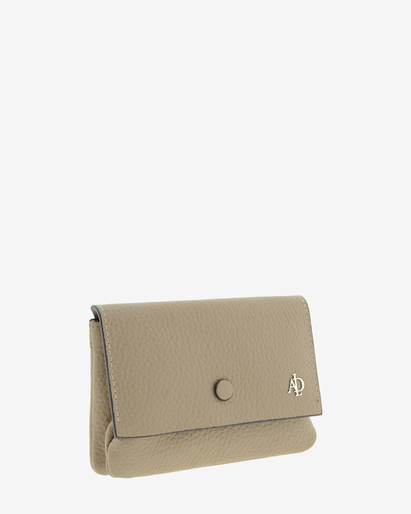 Monedero de mujer ref. 4257-12 en piel auténtica granulada de color topo, con boquilla interior, solapa y protección de tarjetas RFID. De la colección Nude, vista diagonal frontal.