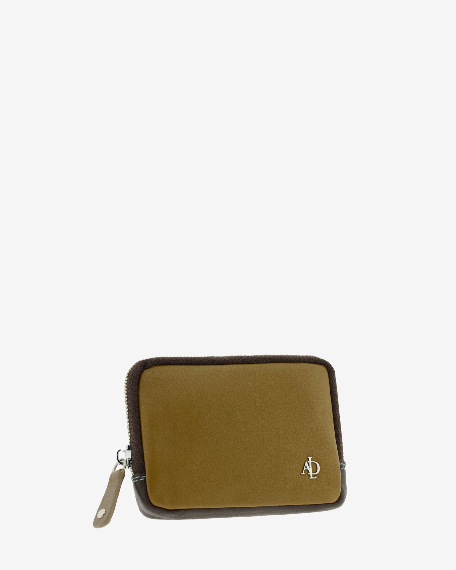 Vista diagonal frontal del monedero de piel color bronce con cremallera y diseño compacto – Adapell Ref. 4248-2.