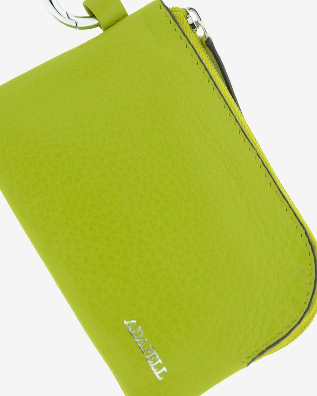 Monedero de piel auténtica ref. 8081-17 en color lima, de medida pequeña y compacta, cierre de cremallera y aro metálico exterior, con protección de tarjetas RFID de la colección Essenza, vista detalle piel, , costuras, aro y logo